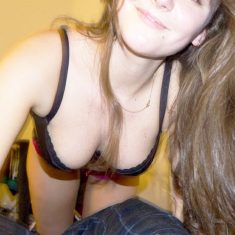 Femme brune sexy cherche plan cul en Bretagne